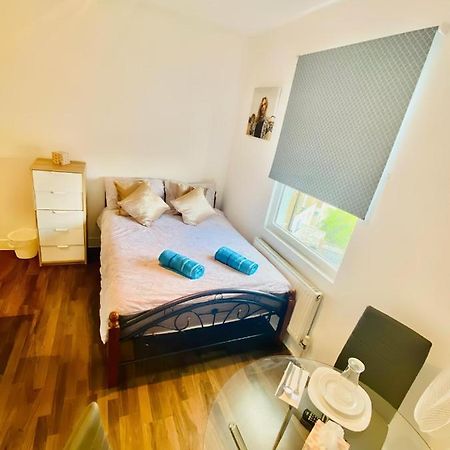 Апартаменты One Bed Studio Flat In Central Лондон Экстерьер фото